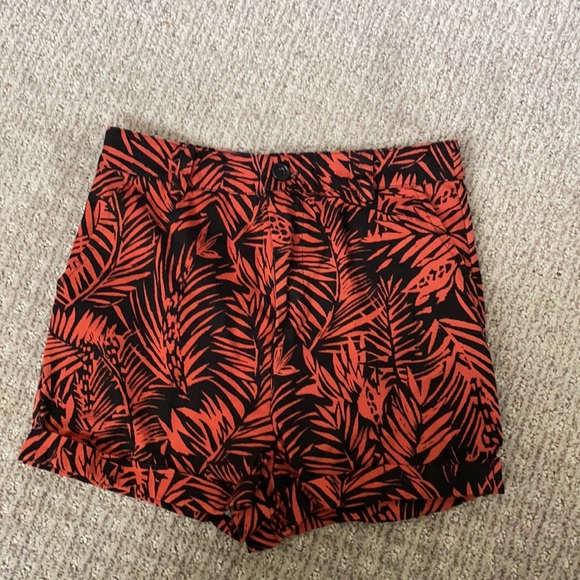 Palm Leaf Print Shorts! - Picture 1 of 3
